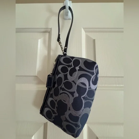 💙🩶Coach Signature Pattern Navy & Silver Wristlet. Leather trim, Silver Hardware. - Picture 5 of 9